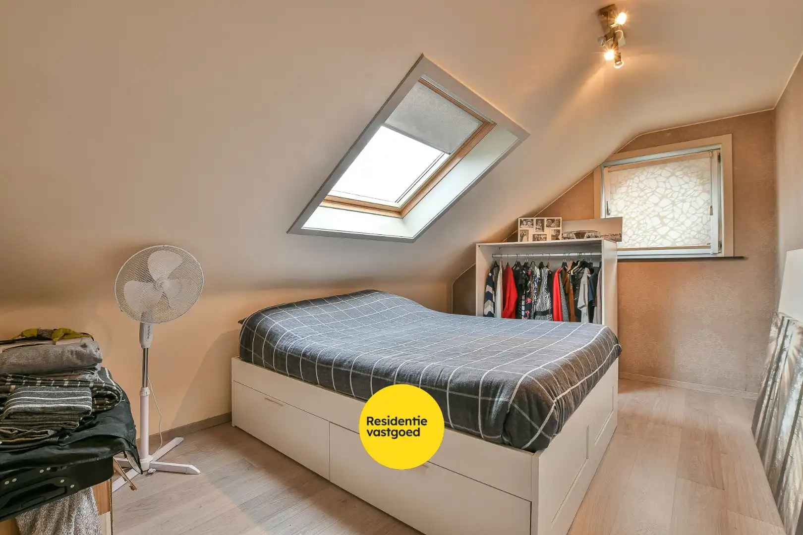 Instapklare halfopen woning met 3 slaapkamers en zonnige tuin in Vosseslag, vlakbij bos en duinen foto 15