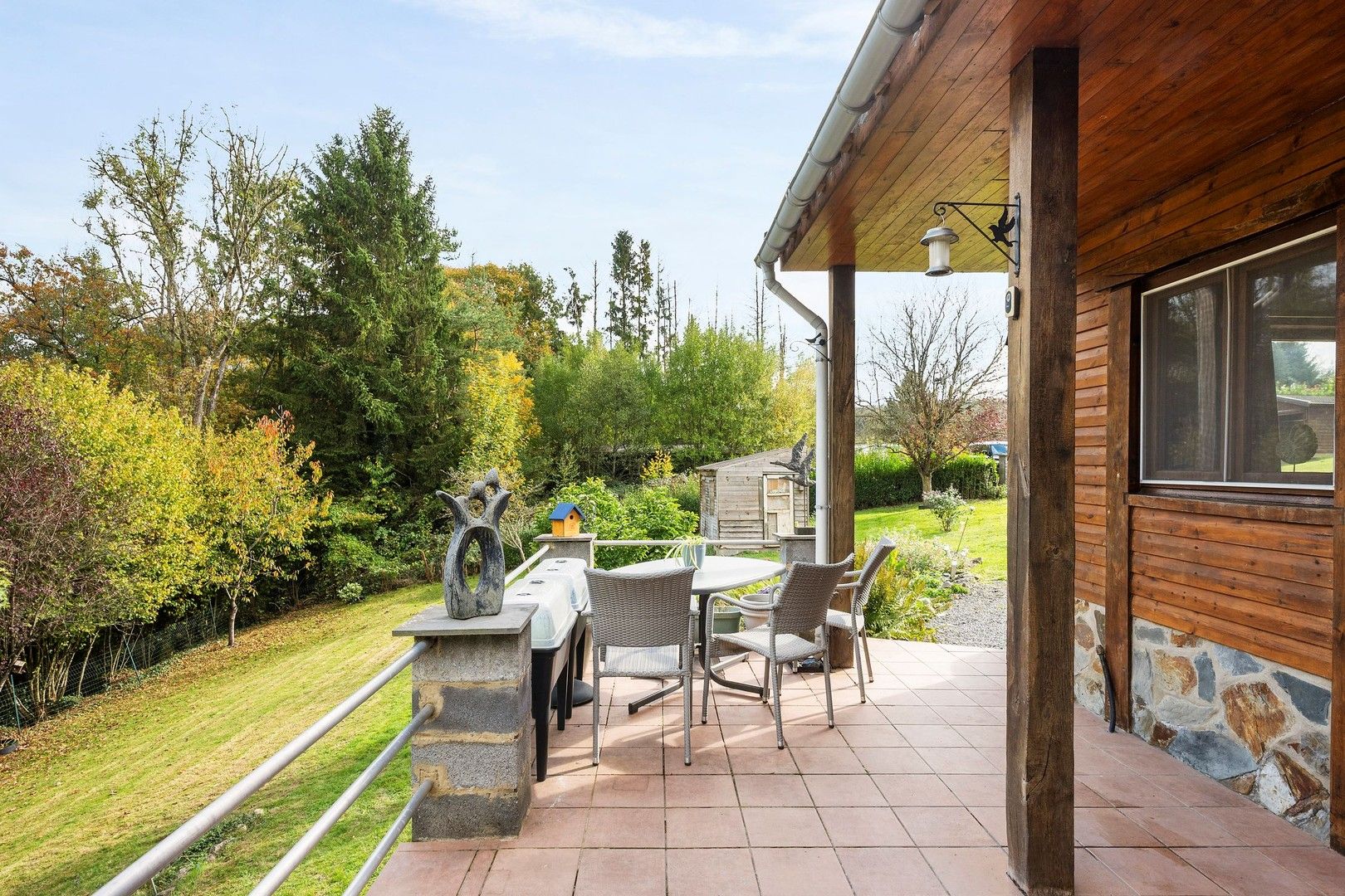 Gezellige chalet met 3 kamers in het vakantiedomein "Le Caillou d'Eau" te Pétigny Couvin met zicht op het riviertje l'Eau Noire - Chalet confortable de 3 chambres dans le domaine de vacances « Le Caillou d'Eau » à Pétigny Couvin avec vue sur la rivière l'Eau Noire foto 16
