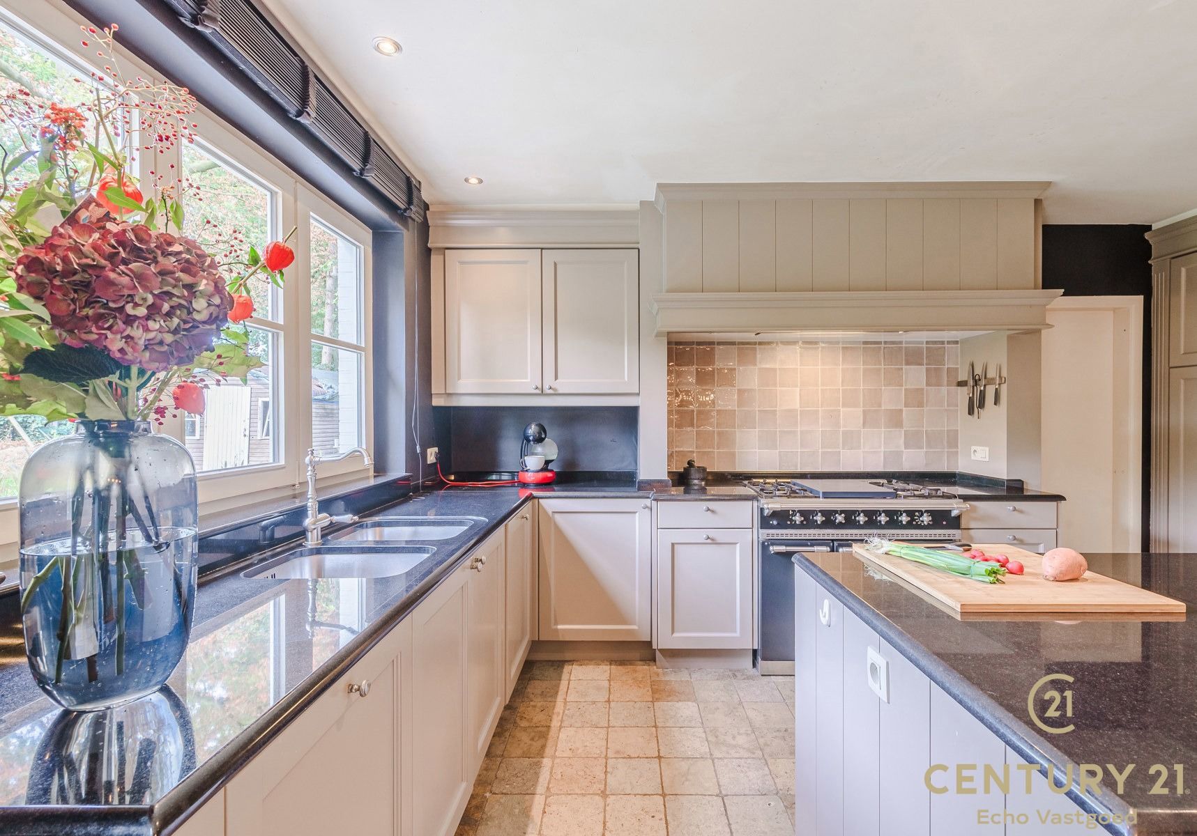 Tijdloze, instapklare villa met 5 slpk en 3 badk op ca1521m² foto 8