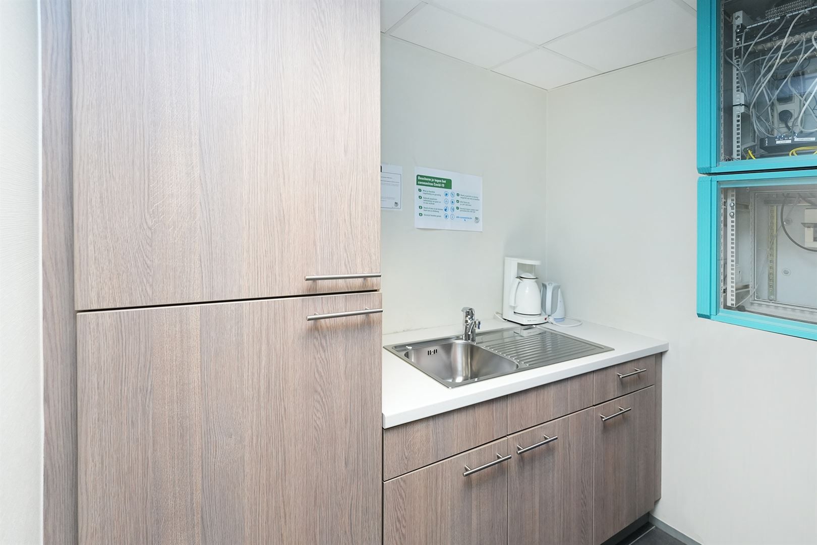 Centraal gelegen handelsglkvl / kantoor met berging! foto 12