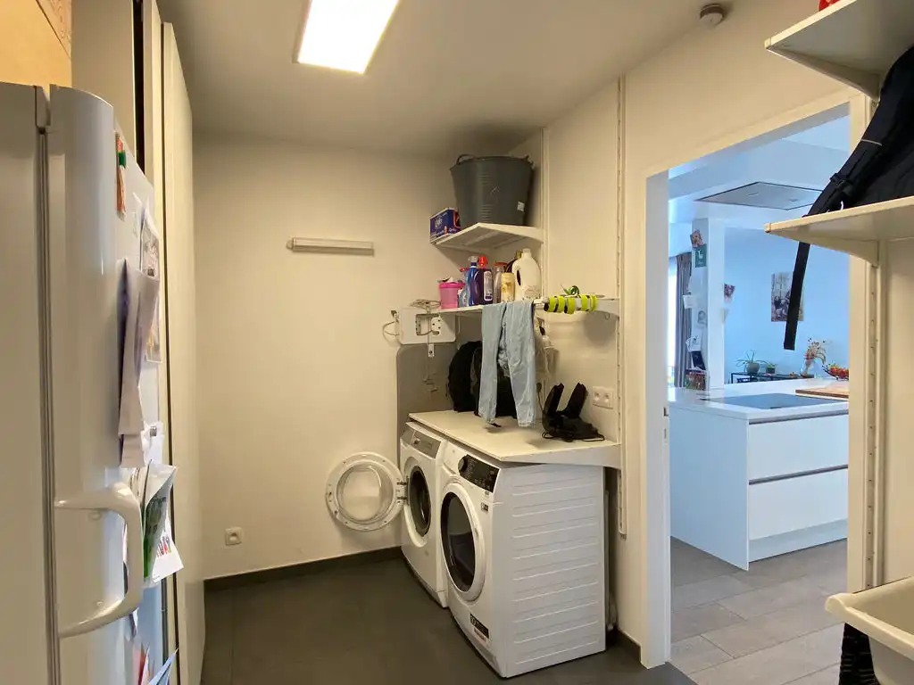 Ruime moderne woning met 4 slaapkamers, bureauruimte, dakterras en drie parkeerplaatsen in Pittem foto 15