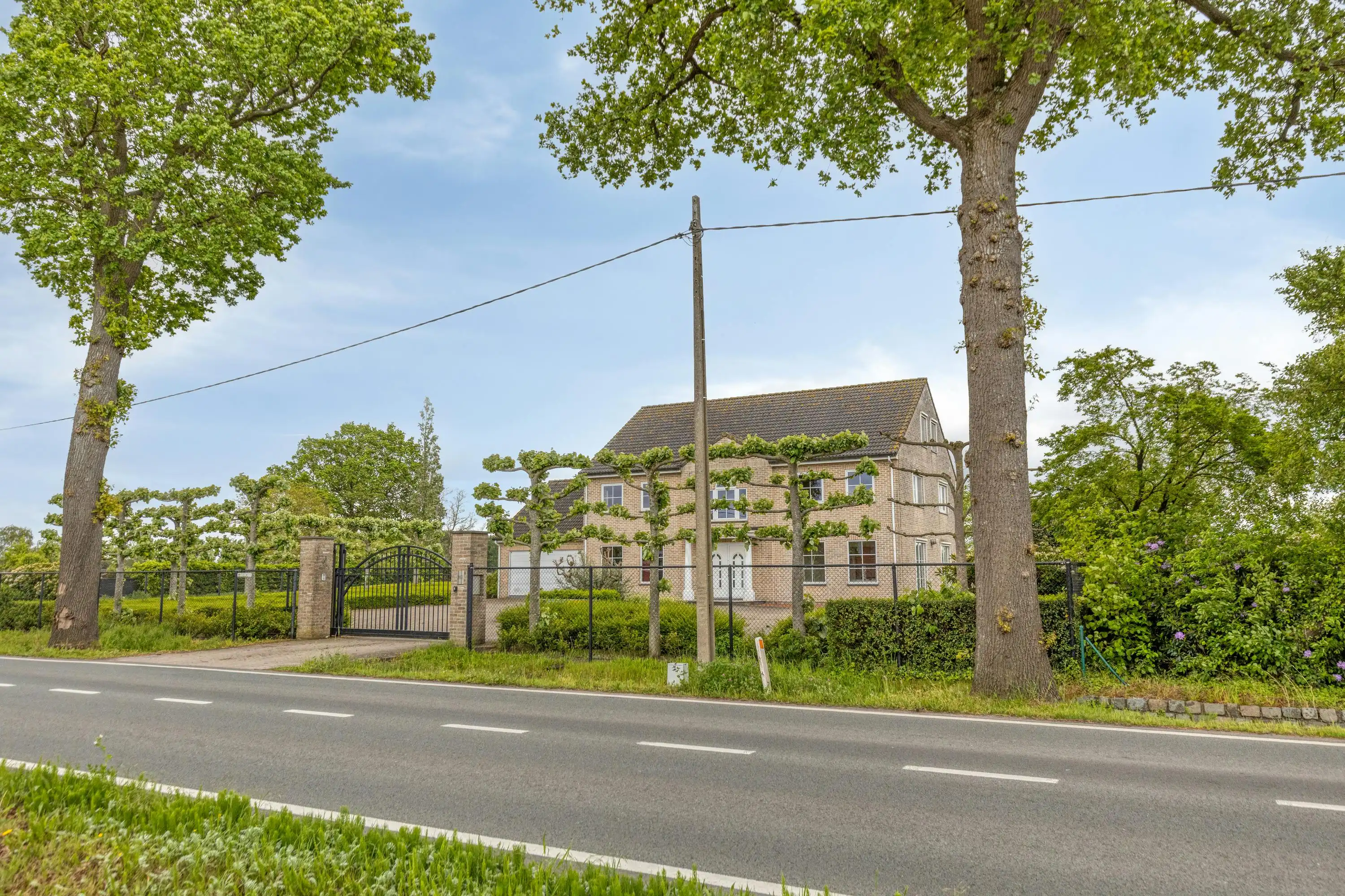 Grote villa met prachtige tuin te Essen te koop foto 2