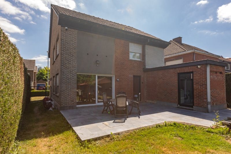 Hoofdfoto van de publicatie: Rustig gelegen, alleenstaande woning op 674m2 met 3 slaapkamers, lichtrijke woonkamer met zicht op de tuin....