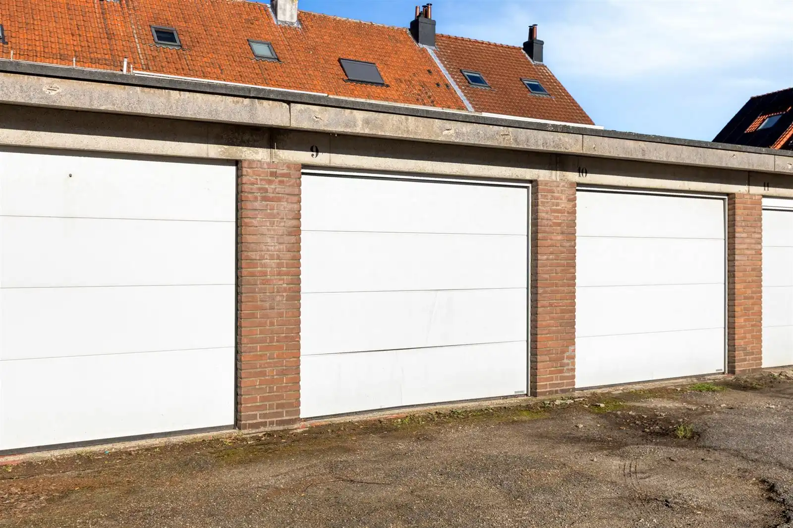 Woning in rusige woonwijk met aparte garage foto 37
