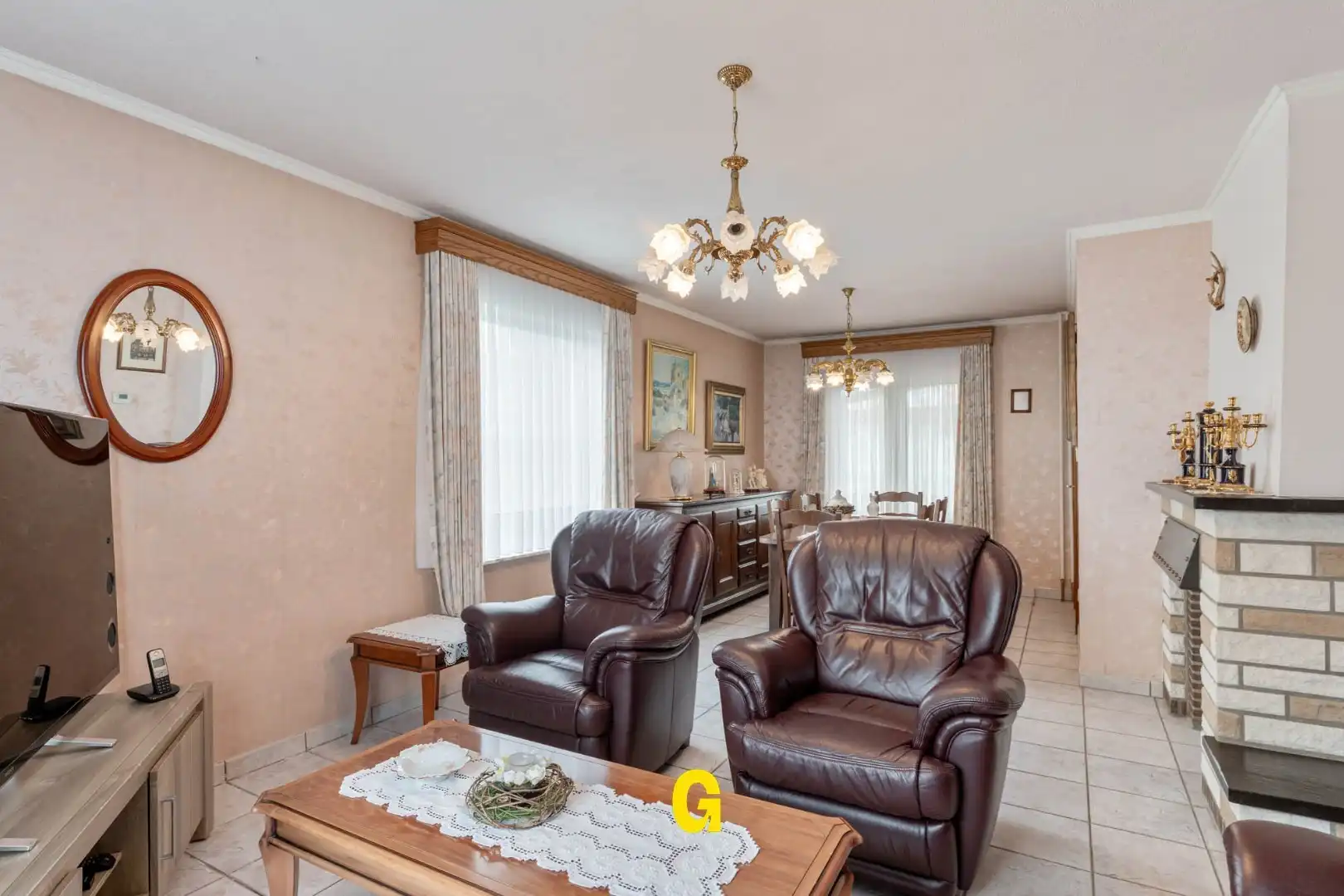 Te renoveren doch verzorgde halfopen woning met vier slaapkamers op 6a 43ca foto 4