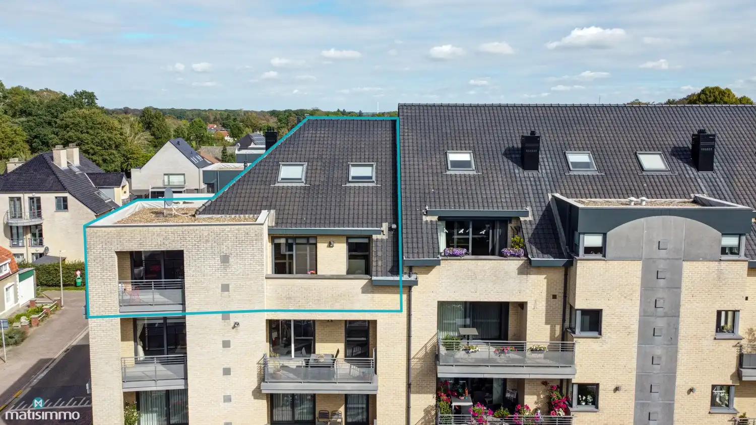 ZEER RUIM EN MODERN DUPLEXAPPARTEMENT (234M²) MET 5 SLAAPKAMERS, 2 BADKAMERS, 2 TERRASSEN, 2 KELDERS, DUBBELE GARAGE (60M²) (+ OPTIONEEL GARAGE) IN HET CENTRUM VAN LANAKEN foto 45