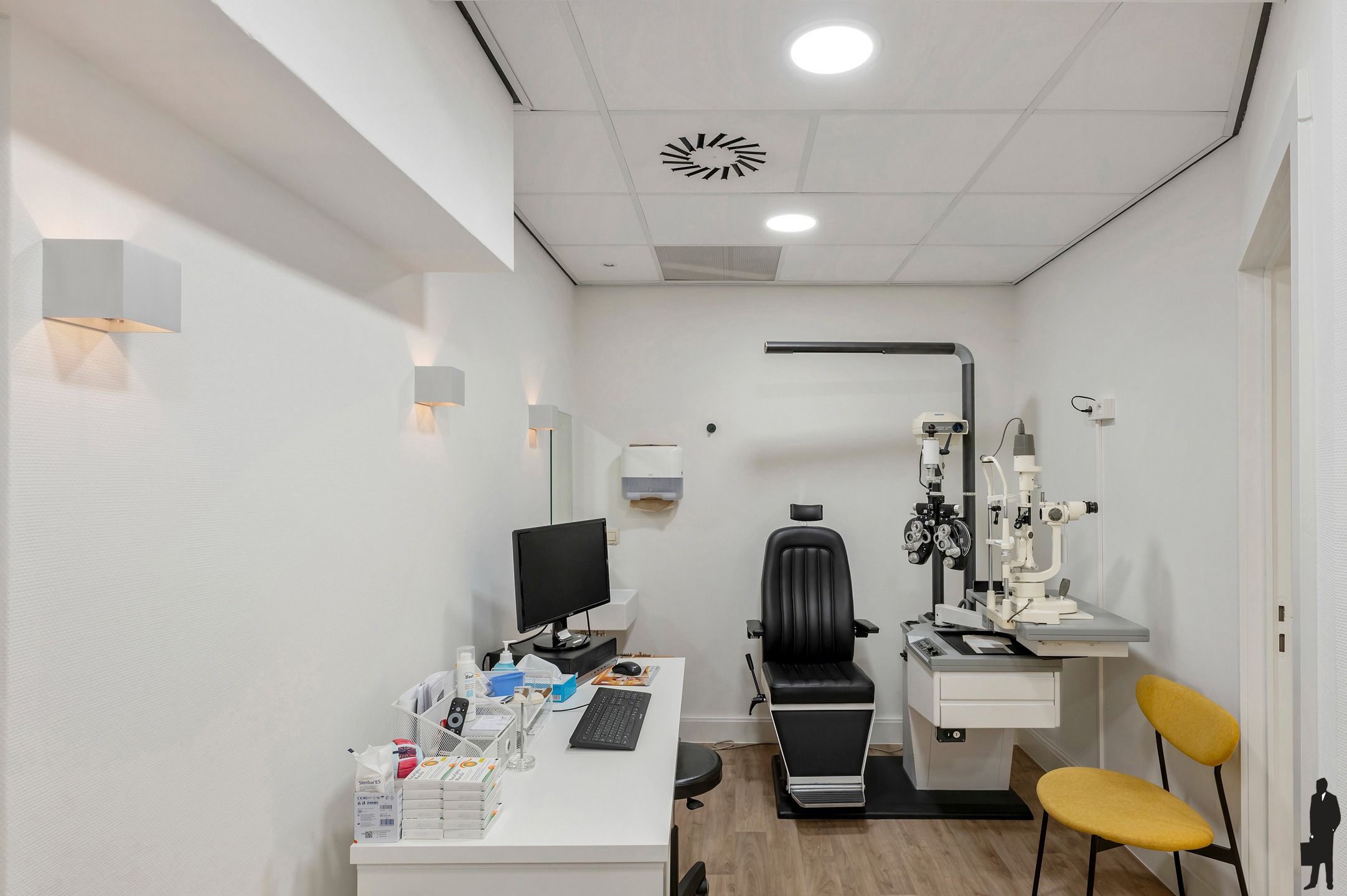 Goed onderhouden dokterspraktijk met 3 studio’s en 14 staanplaatsen foto 15