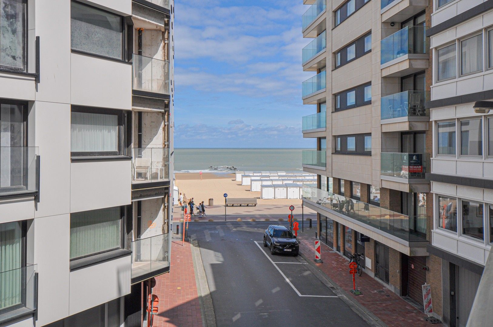 Prachtig gerenoveerd appartement met zijdelings zeezicht nabij de winkels en de zee. foto 3