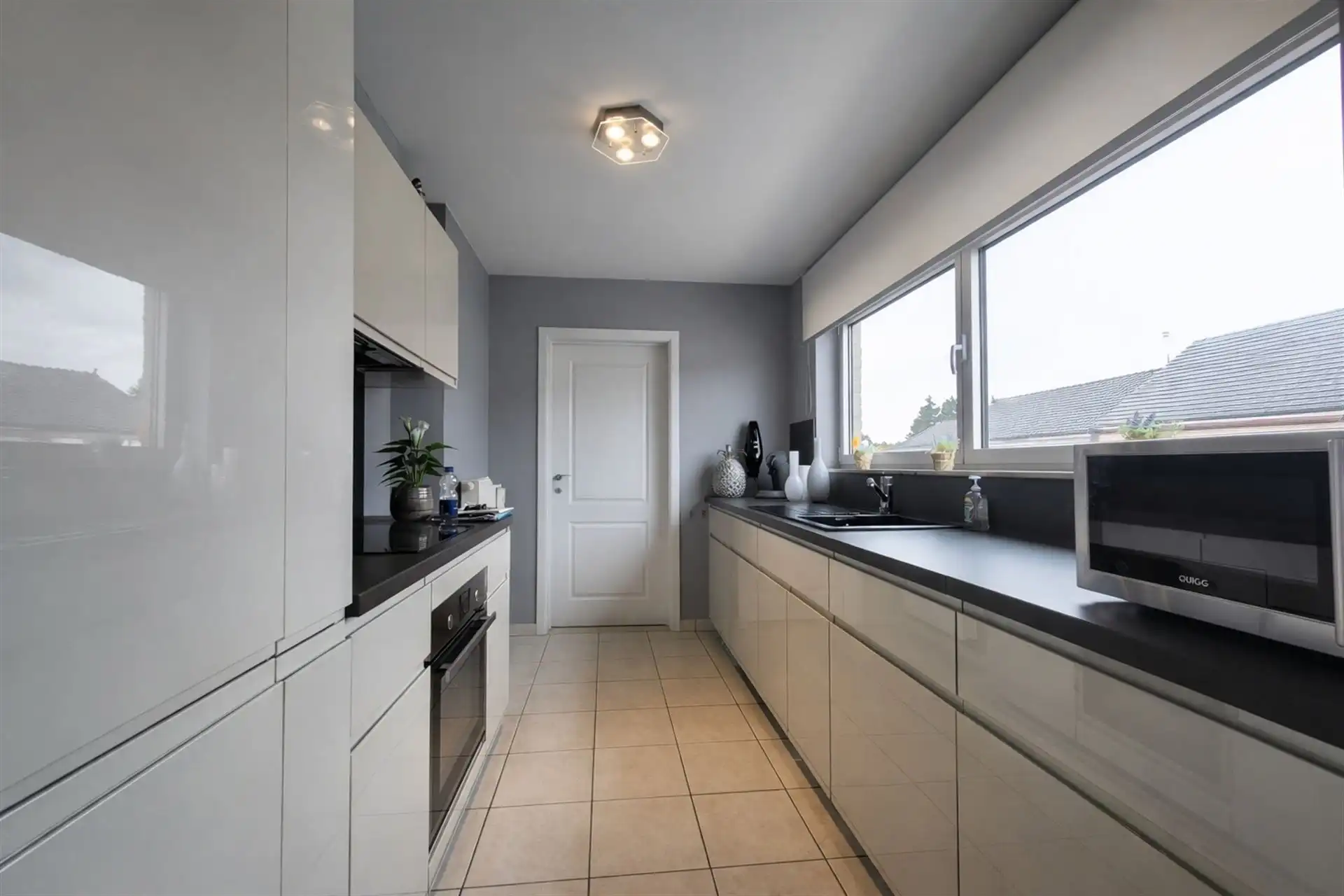 Instapklaar duplex appartement met terras en ondergrondse garage op steenworp van Hasselt centrum foto 8