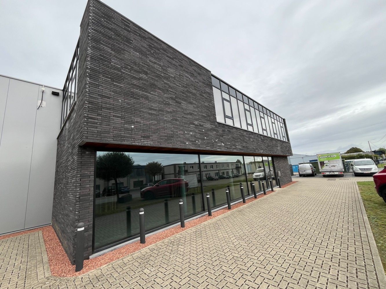 217m² kantoren + 696m² bedrijfshal foto 3