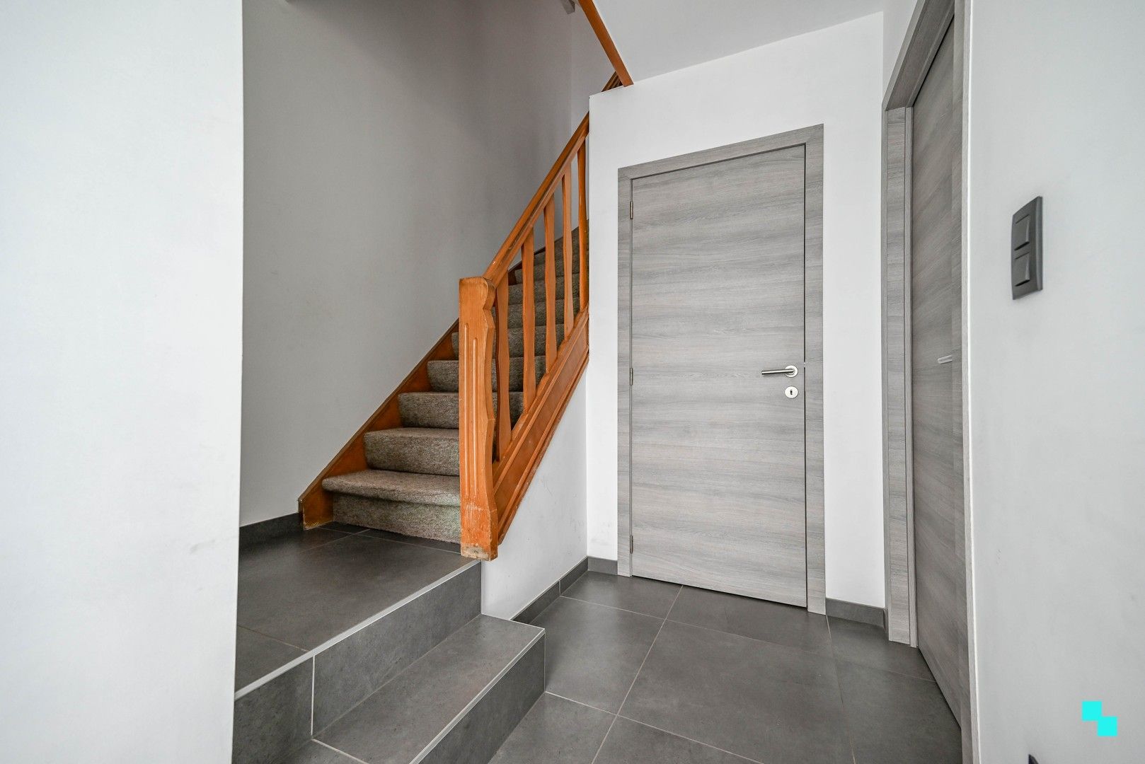 Recent gerenoveerde gezinswoning te Sint-Eloois-Winkel foto 13