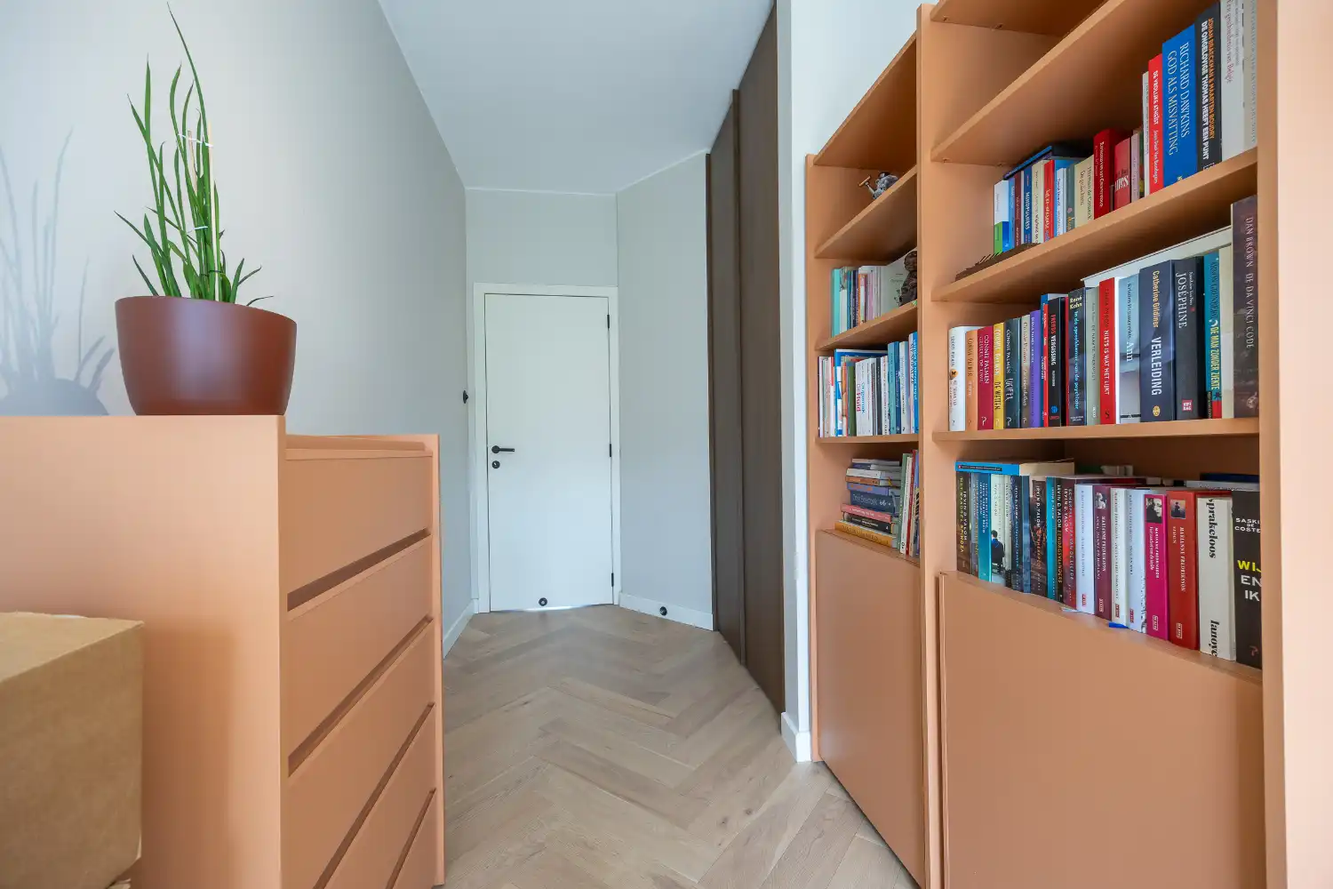 Gerenoveerd twee slaapkamer appartement met open zicht foto 24