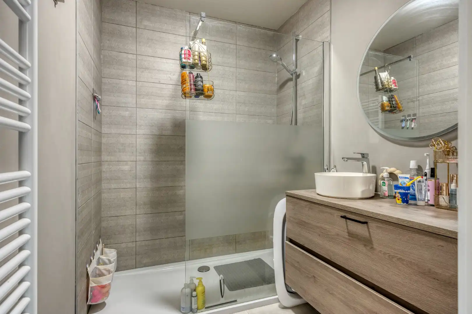 Recent (2023) gelijkvloers hoekappartement met 2 slpks en autostaanplaats te OLV Olen ! foto 12