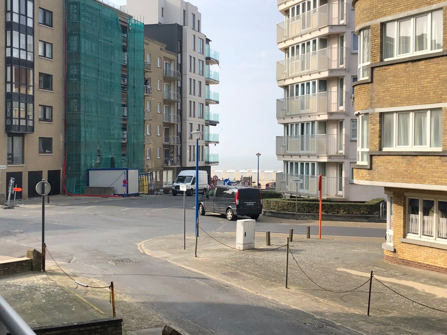 Prachtig 2 slaapkamer appartement met zijdelings zeezicht en ruim zongericht terras foto 3