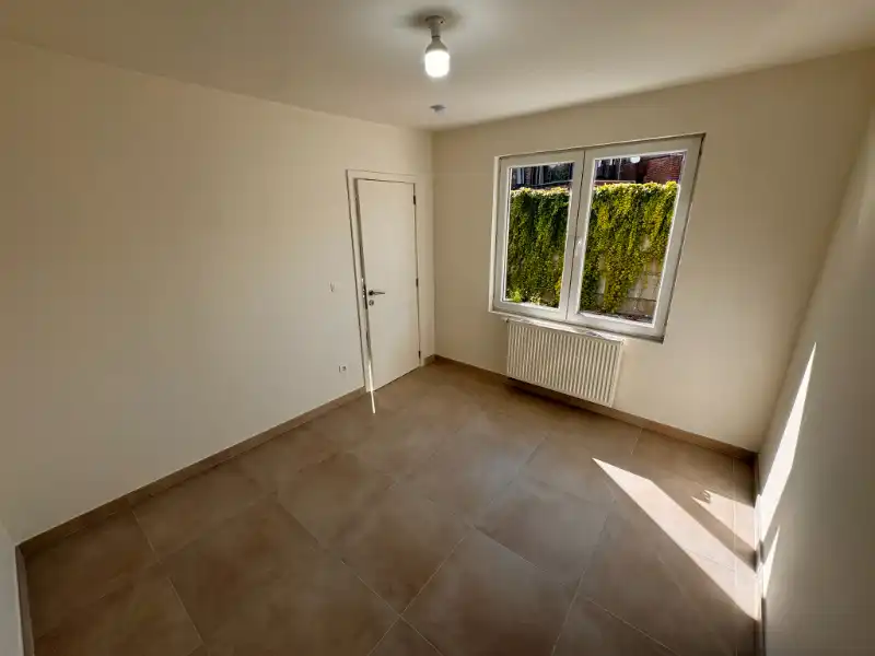 --- NIEUW --- Gerenoveerd gelijkvloers appartement met privaat terras foto 7