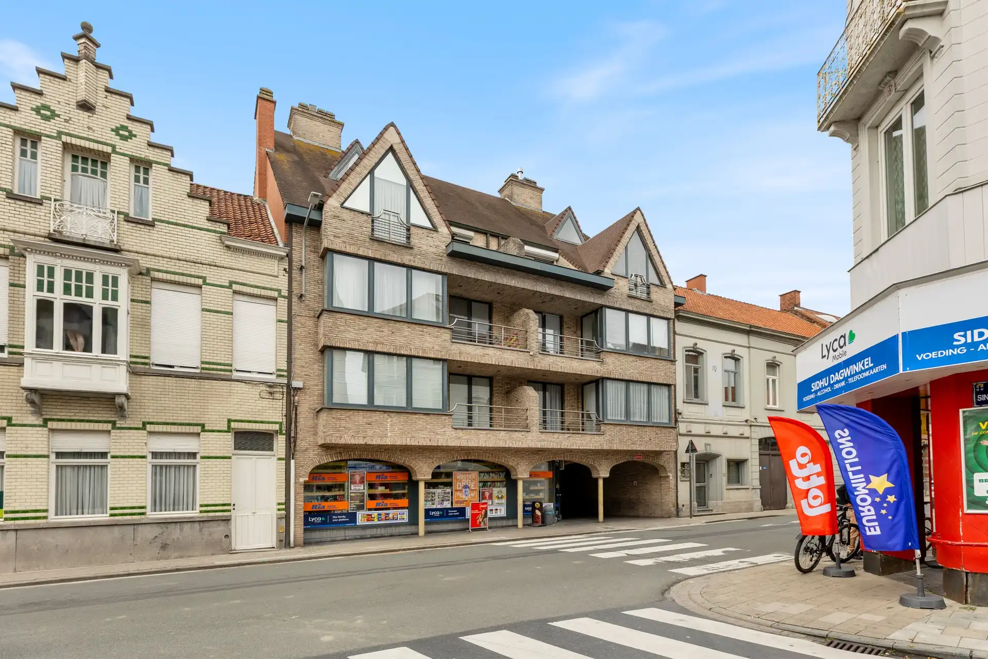 Instapklaar en energiezuinig appartement in hartje Izegem foto {{pictureIndex}}