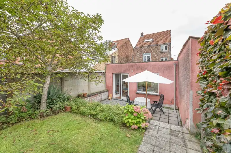 Rustig gelegen gezinswoning met groen uitzicht foto 12