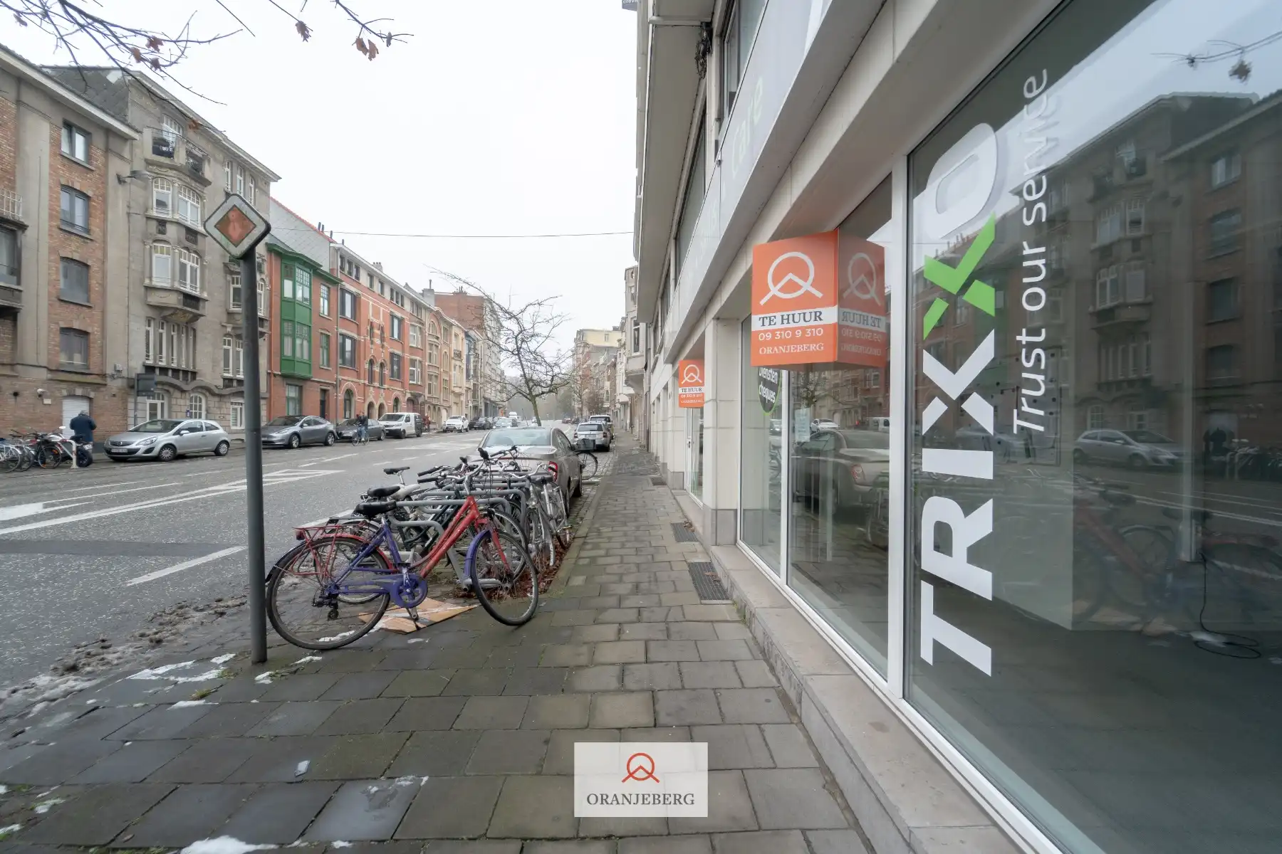 Energiezuinig handelspand op commerciële ligging foto {{pictureIndex}}