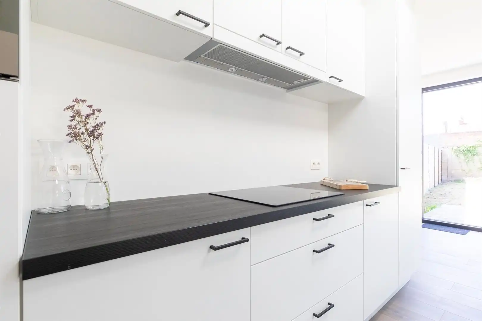 Volledig afgewerkte nieuwbouwwoning MOGELIJKS 6% BTW !! foto 2