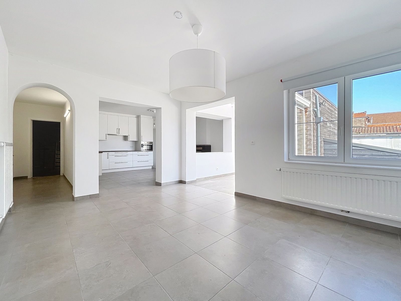 Ruim, gerenoveerd en zuinig huis met praktijk/handelsruimte foto 4