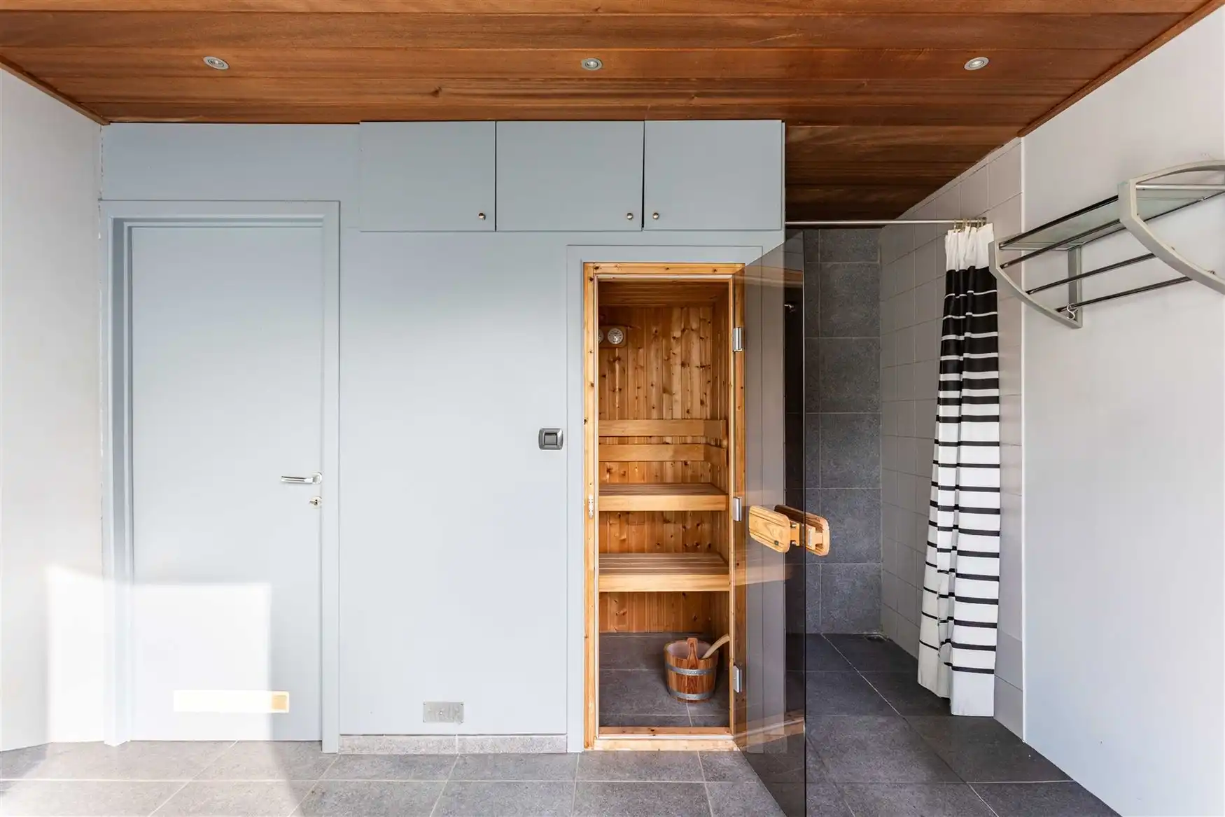 Ruime vrijstaande woning met tuin en sauna in Evergem foto 15