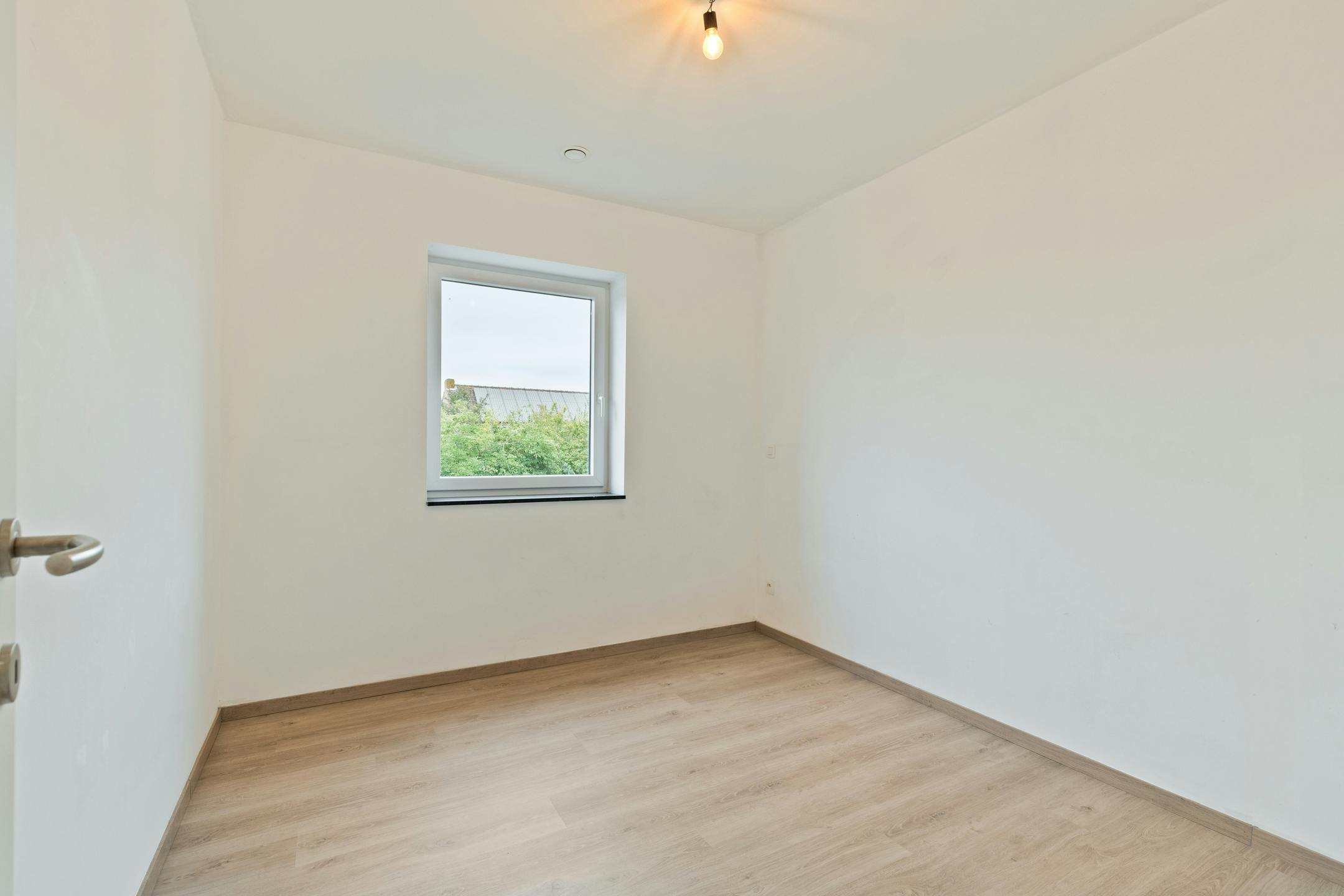 Instapklare woning met carport te koop in centrum Eeklo foto 14