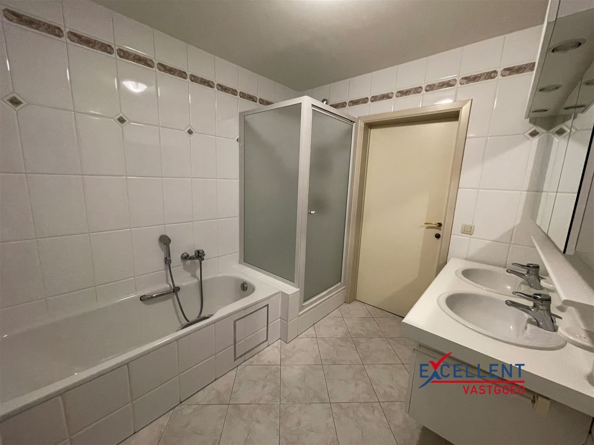 Ruim 2-slaapkamer appartement te huur nabij de Markt van Deinze foto 6
