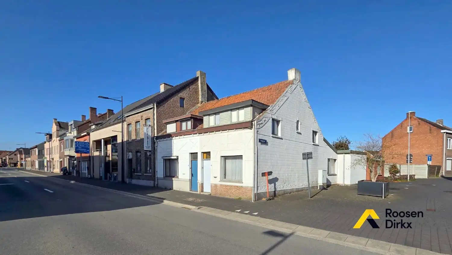 Hoofdfoto van de publicatie: Te renoveren / af te breken woning hartje BREE!