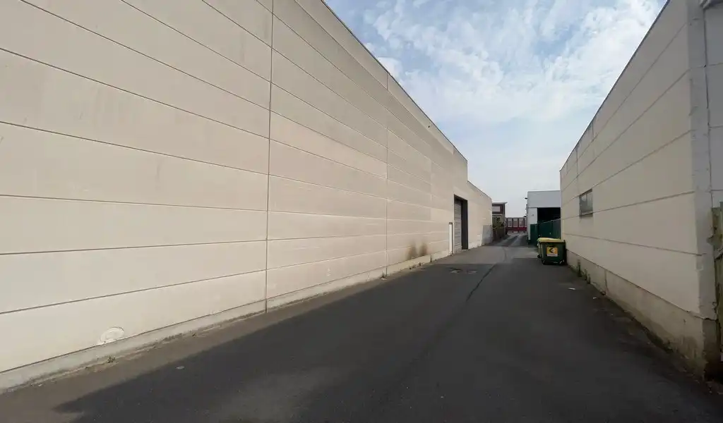 Gerenoveerd magazijn te huur aan A12 in Wilrijk foto 8