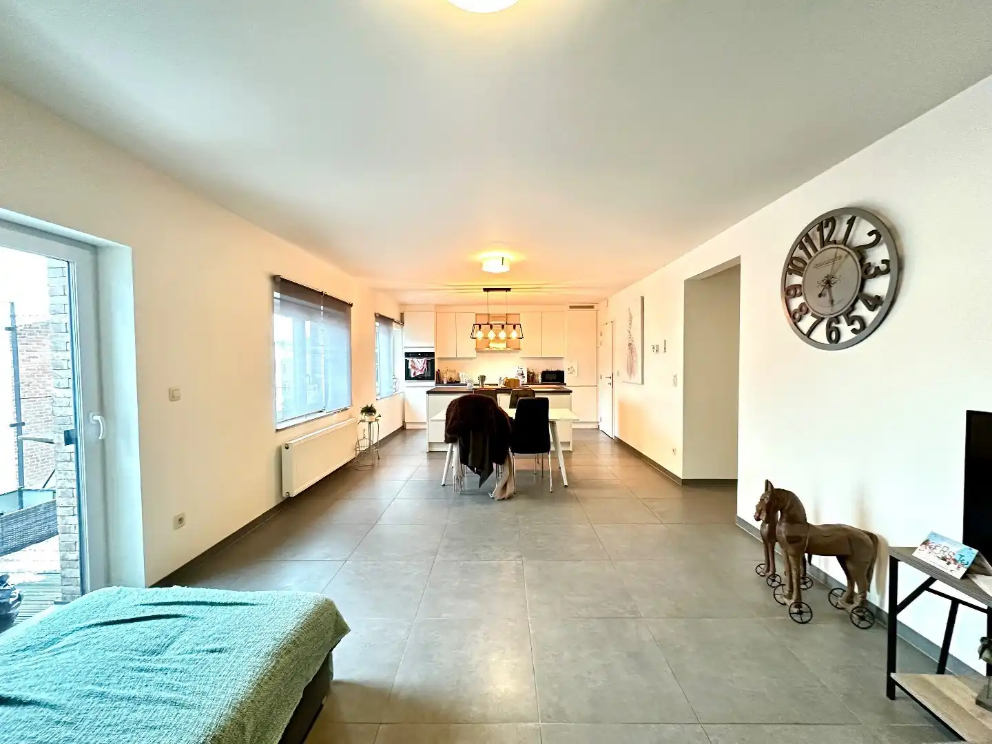 Ruim en energiezuinig appartement met terras in het centrum van Tongeren met 2 slaapkamers foto 2