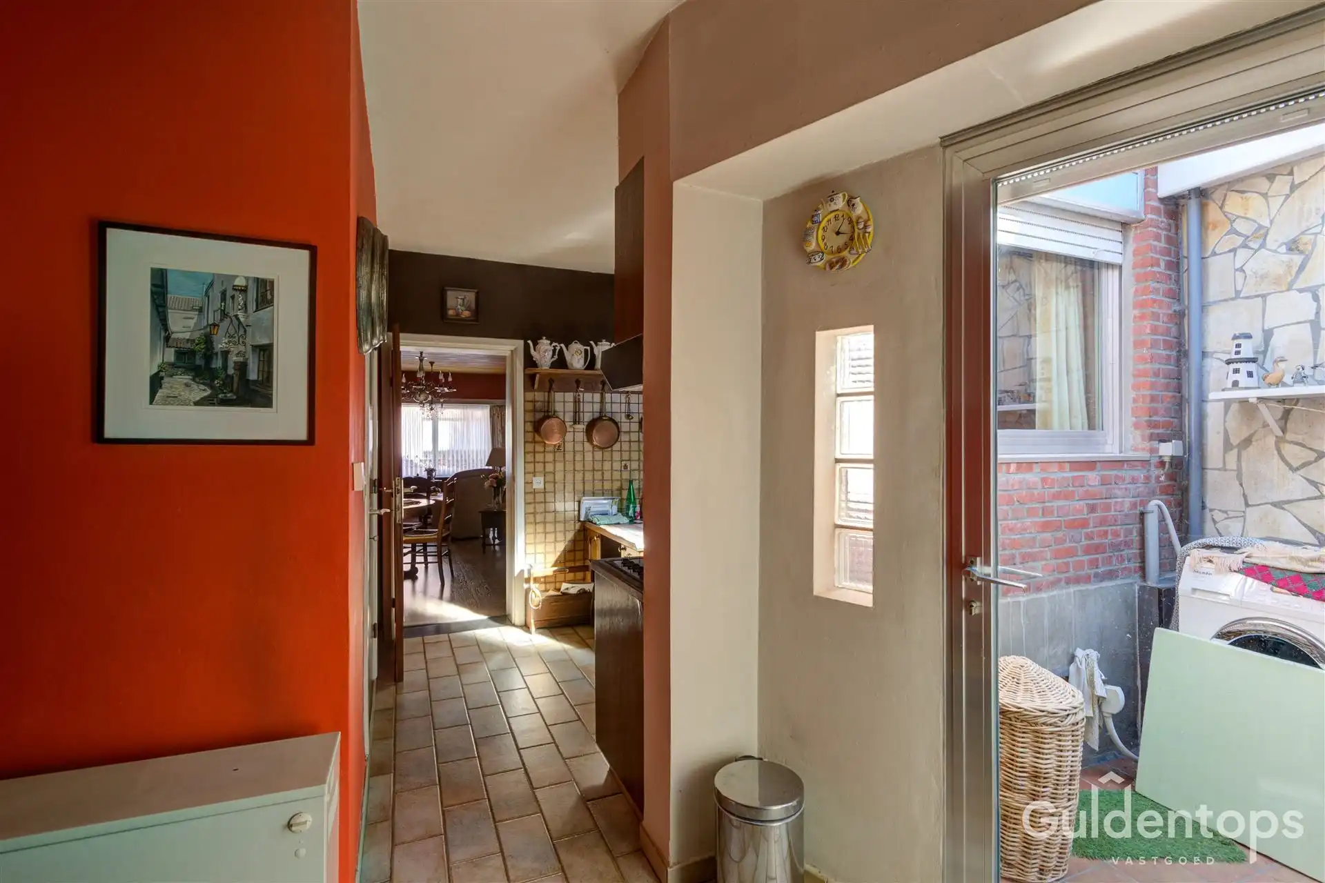 Zeer goed gelegen rijwoning foto 18