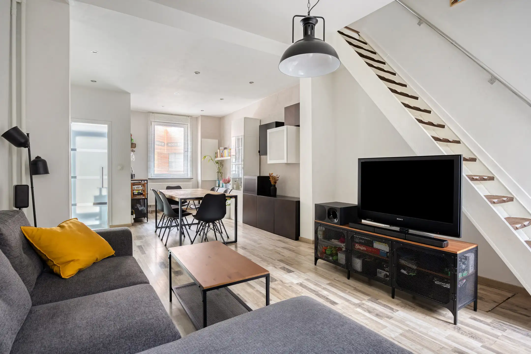 Instapklare woning met tuin op uitstekende locatie foto 3