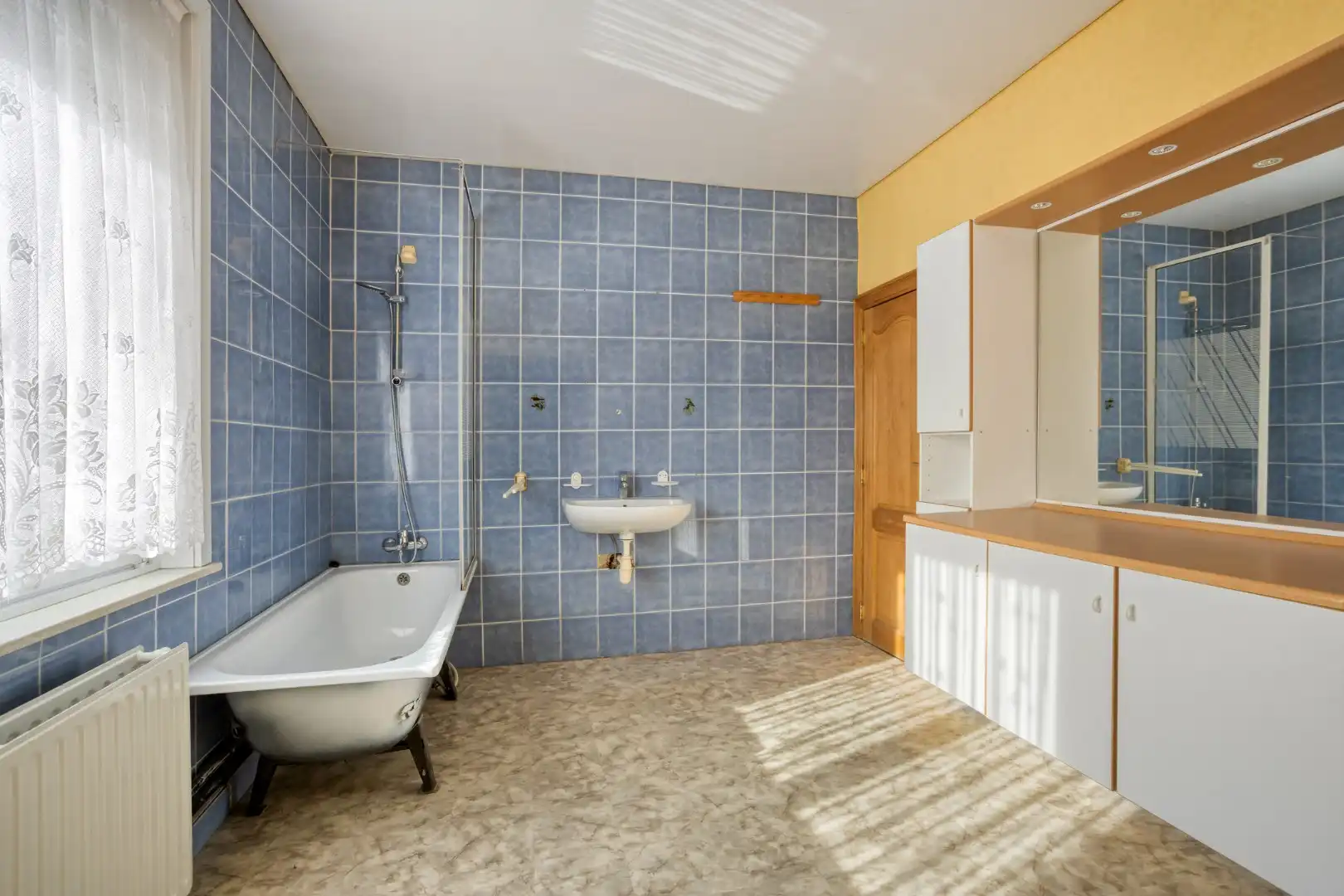 Instapklare gezinswoning in goed gelegen woonwijk foto 9