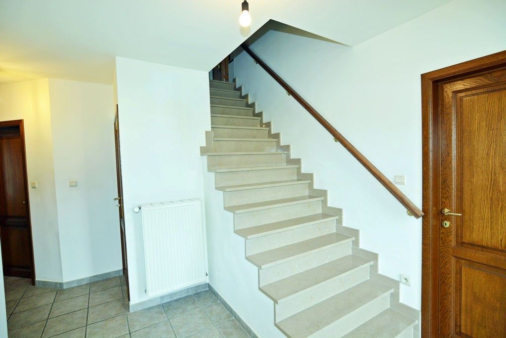 Vrijstaande woning met 4 slpks. en 2 bdks. op een perceel van 12a38ca. foto 22