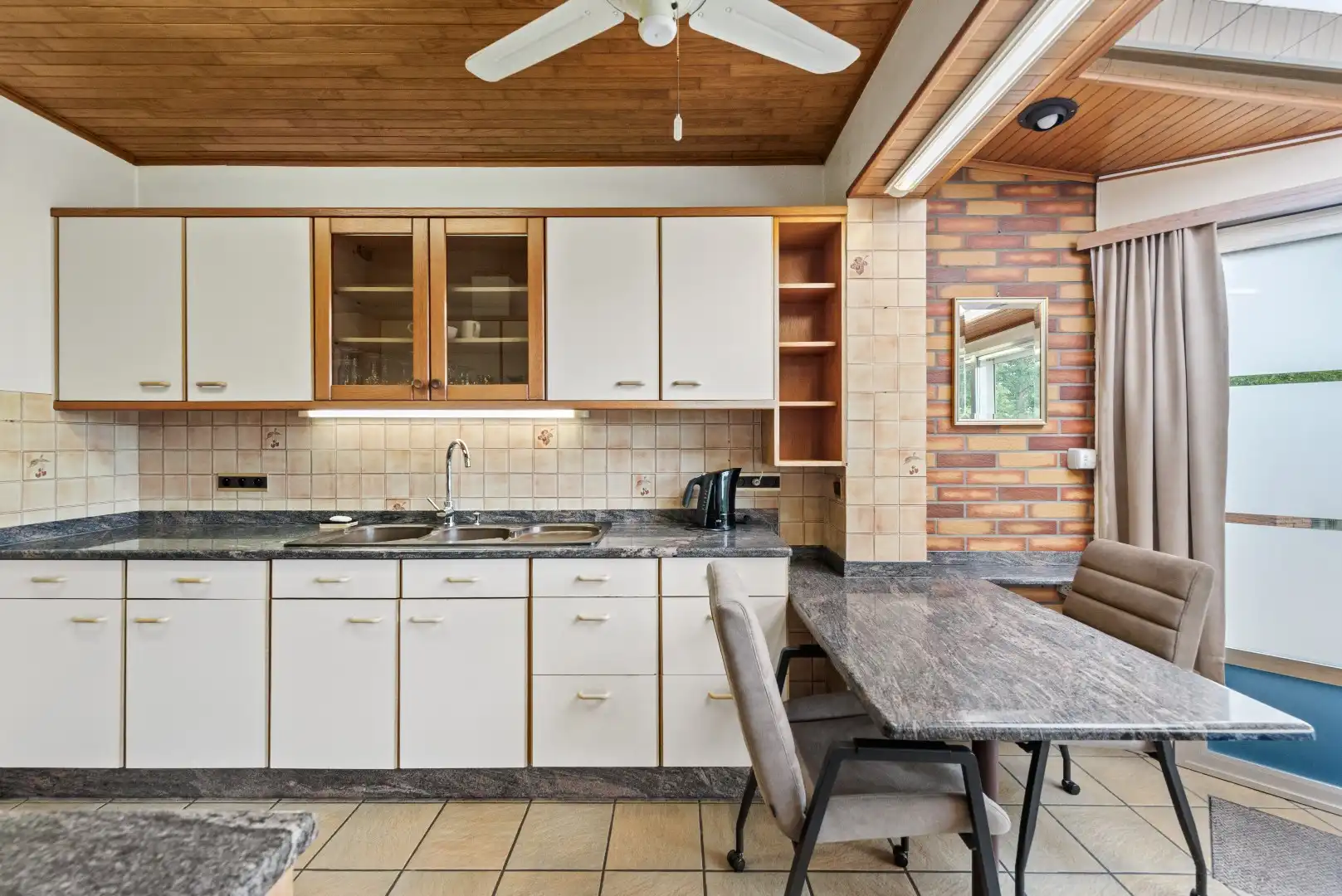 Open bebouwing op topligging met 3 slaapkamers en prachtige tuin foto 8