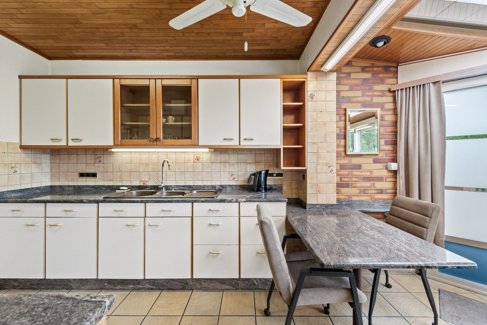 Open bebouwing op topligging met 3 slaapkamers en prachtige tuin foto 8