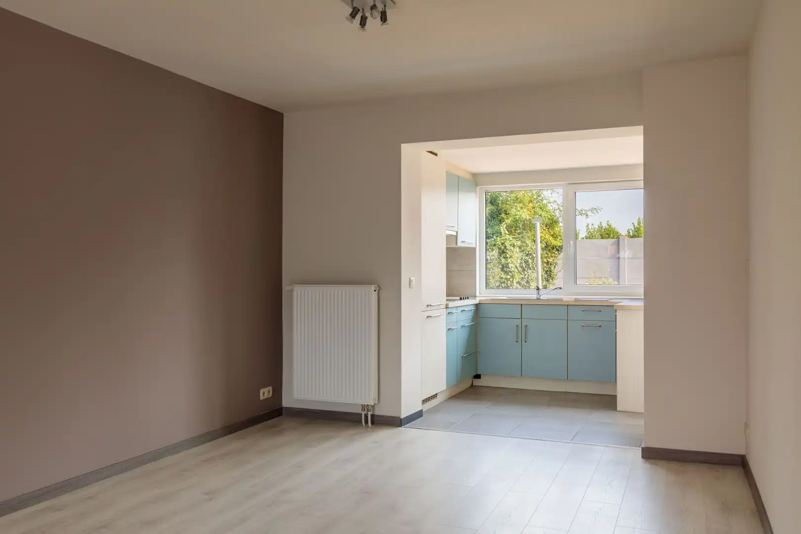 Grote dorpswoning helemaal opgefrist foto 10