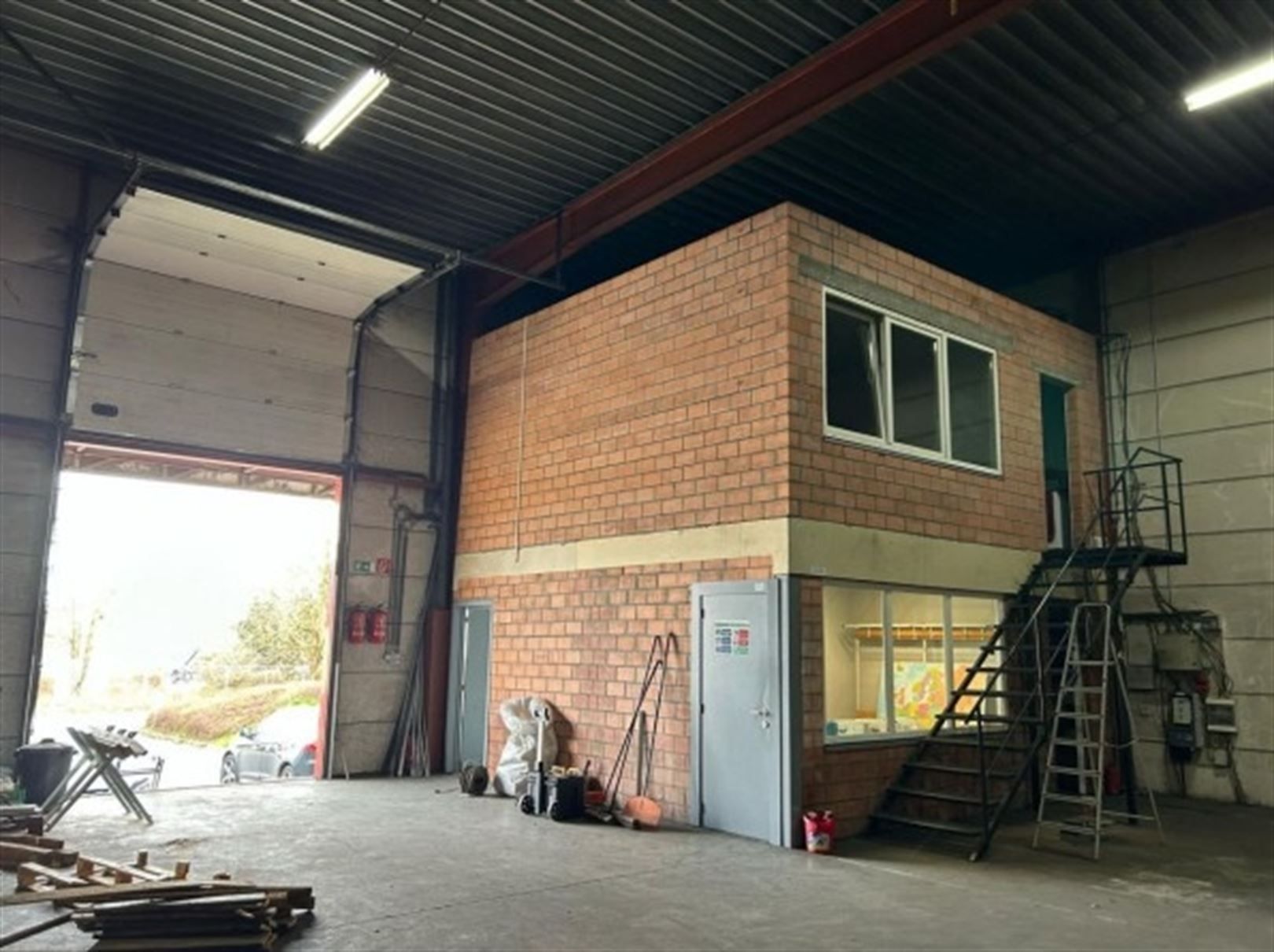 Multifunctioneel magazijn + kantoor en buitenruimte te Meer foto 10