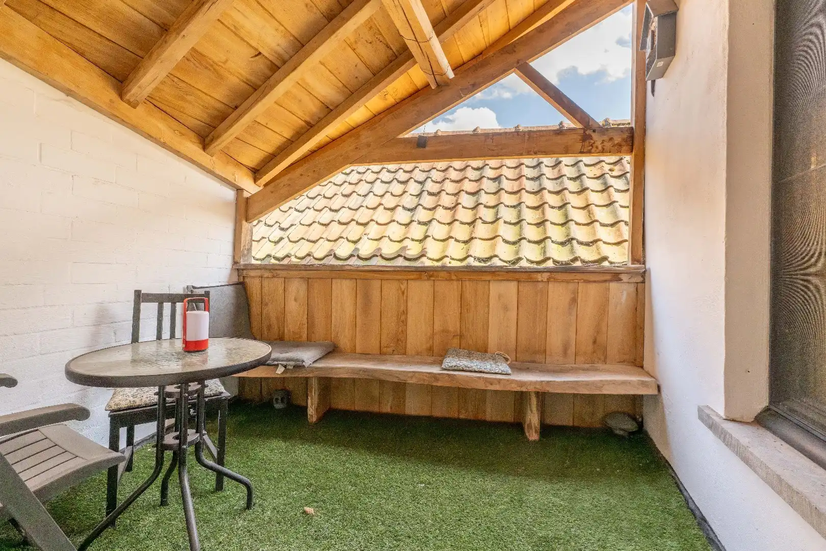 GEZELLIGE STARTERSWONING MET 3 SLPKS EN TERRAS IN HARTJE DENTERGEM! foto 10