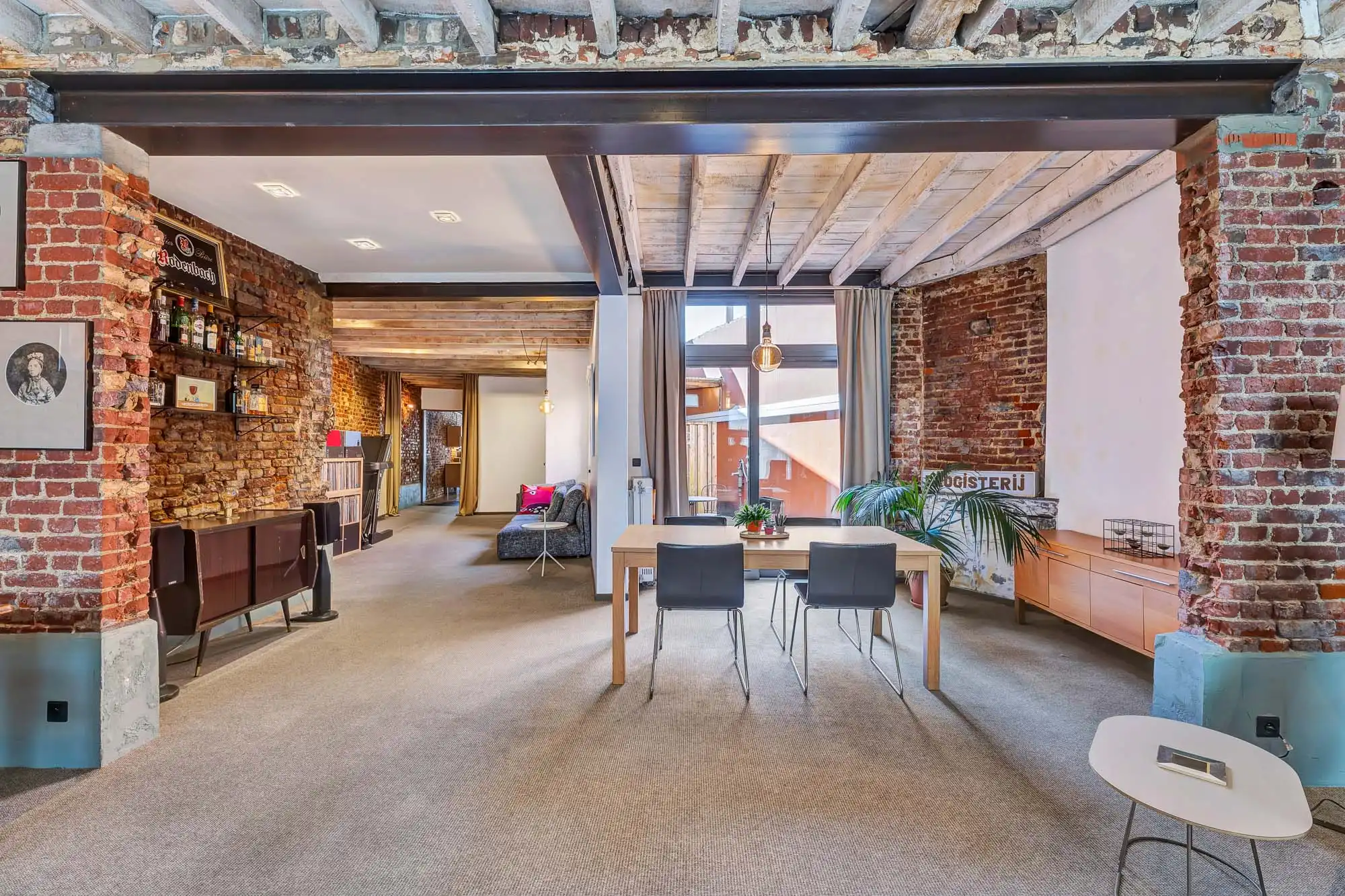 Prachtige woning met authentiek karakter foto 2