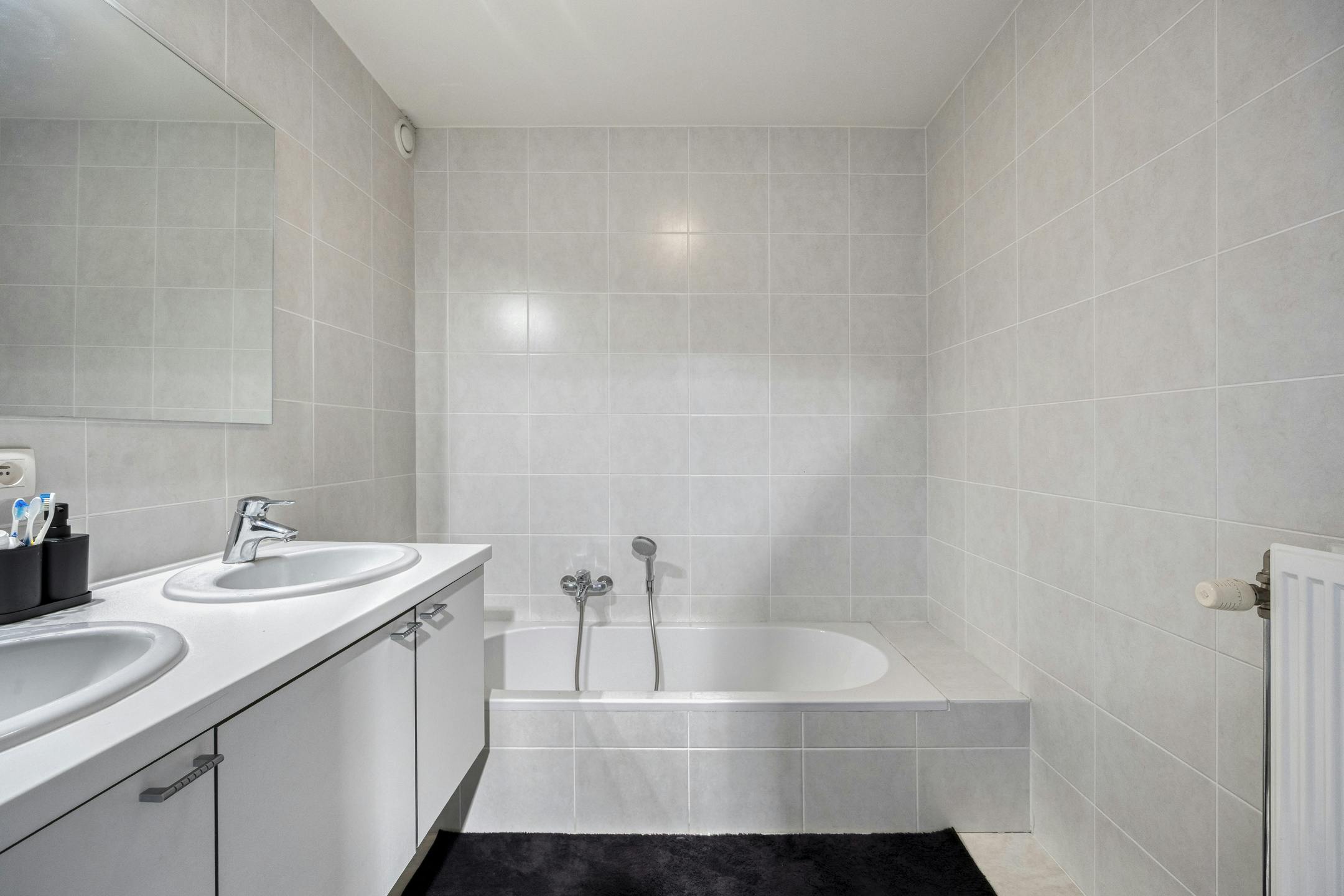 Appartement te koop in Brugge met 2 slaapkamers en terras foto 8