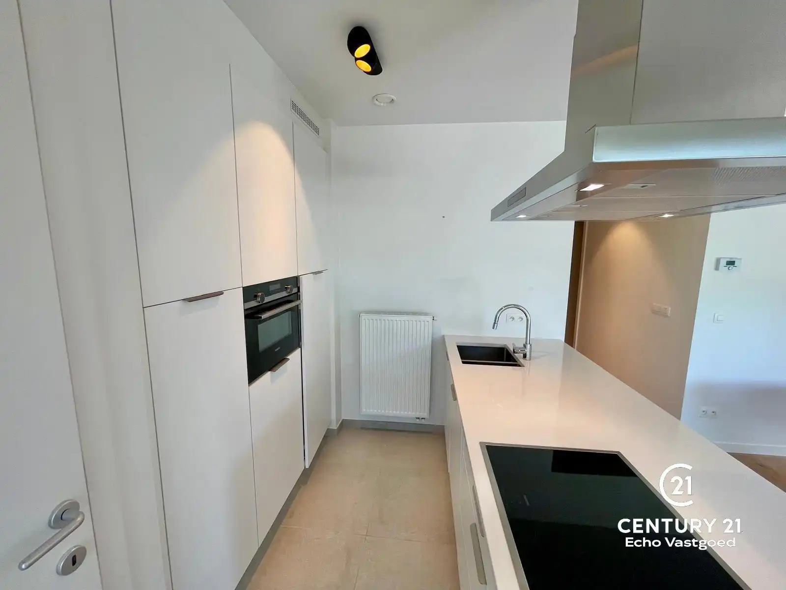Recent, luxe appartement met 2 slpks, terras en autoplaats foto 9