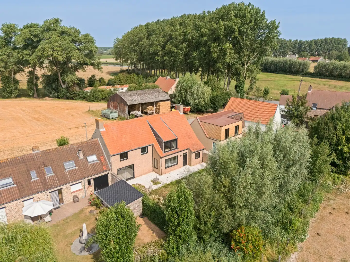 Ruime halfopen woning met 5 slaapkamers, grote tuin en prachtig open zicht in Lapscheure. foto 26
