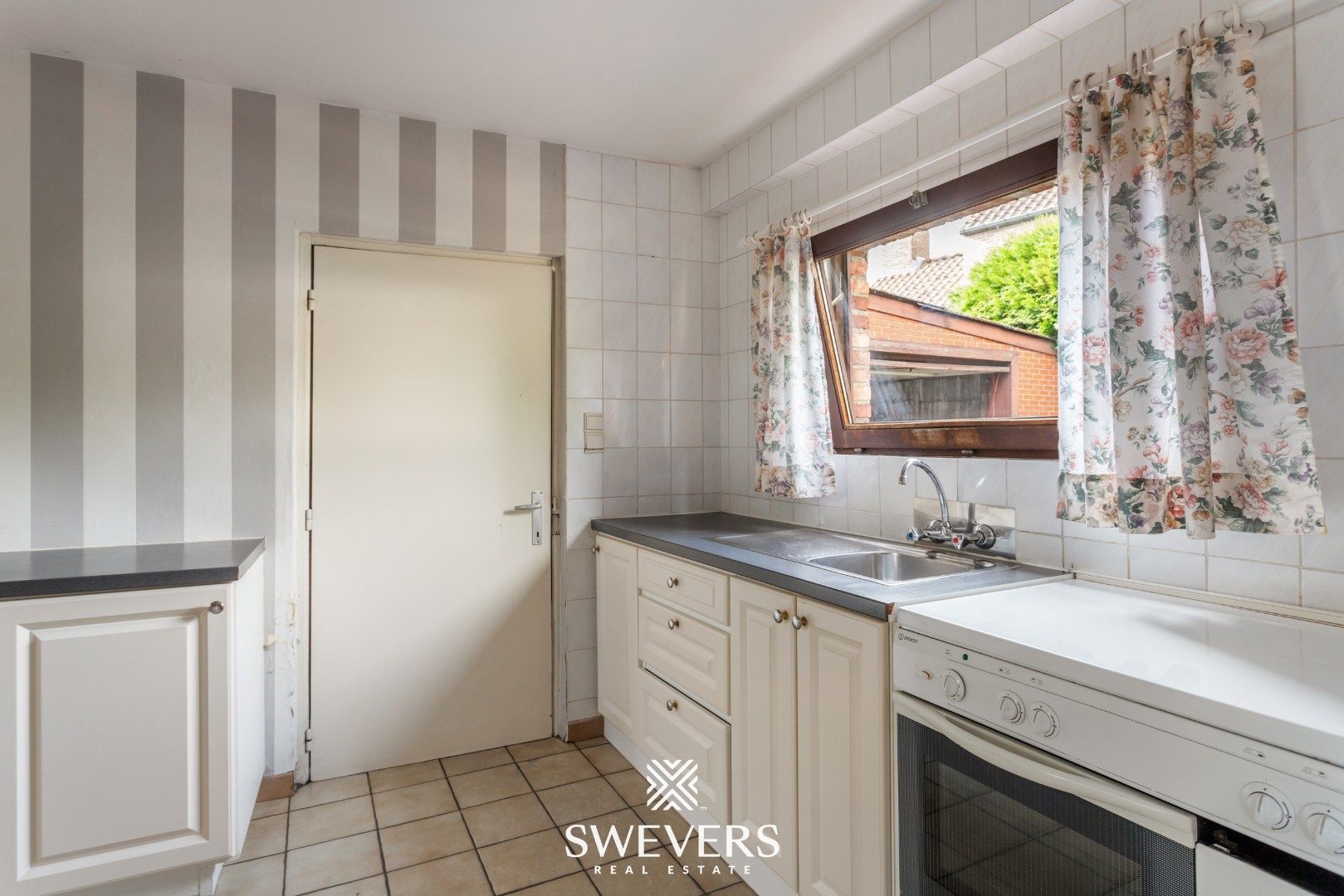 Te renoveren woning met veel potentieel op toplocatie te Diepenbeek foto 8