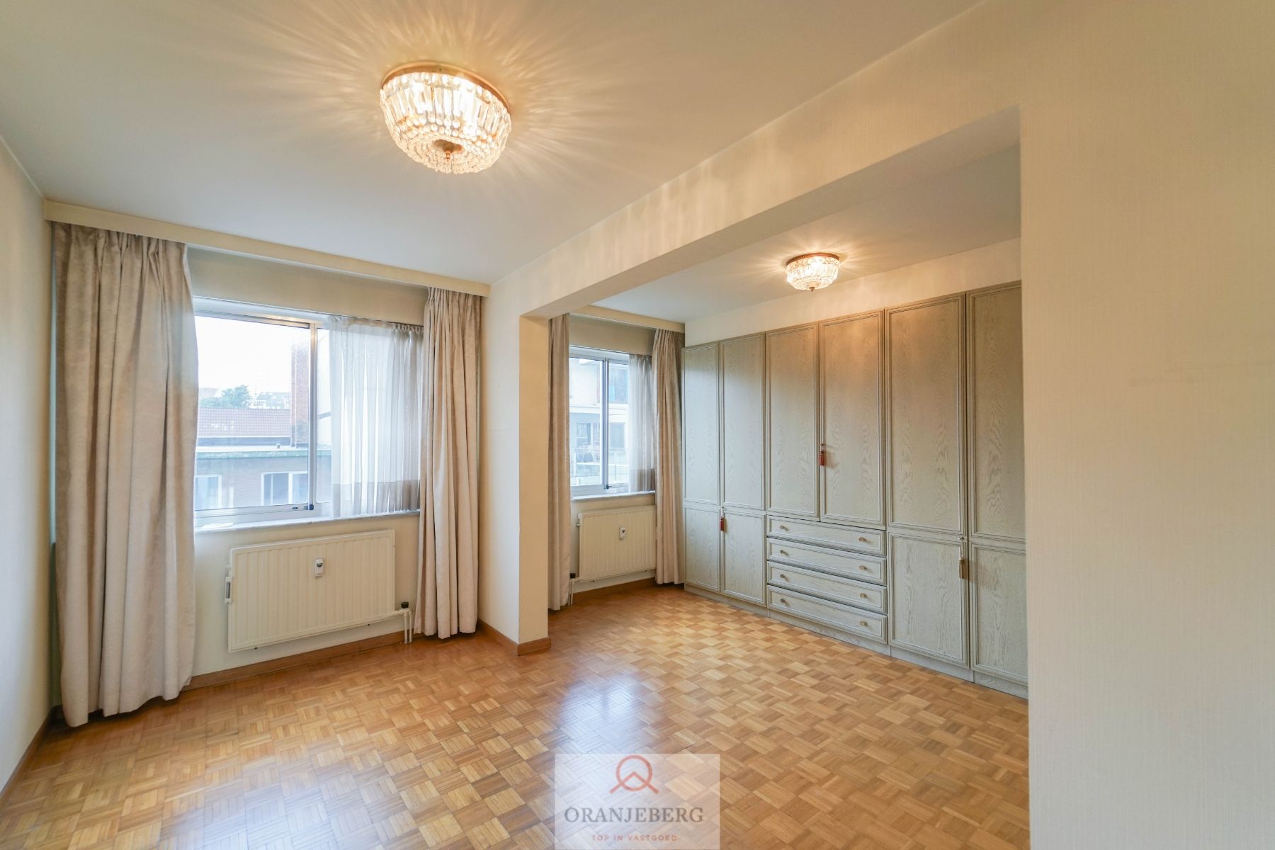 Ruim 2-slaapkamer appartement  (122 m²) vlakbij het Zuidpark! foto 3