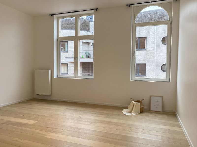 Gerenoveerde woning op uitstekende ligging! foto 11