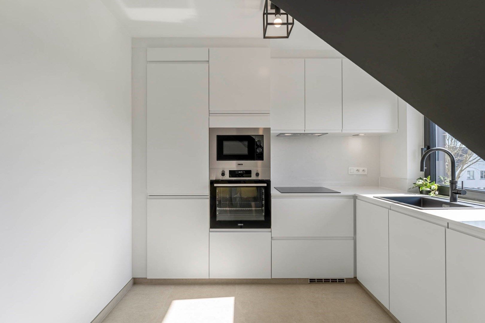Knap afgewerkt 2-slaapkamer appartement met standplaats vlakbij het centrum foto 13