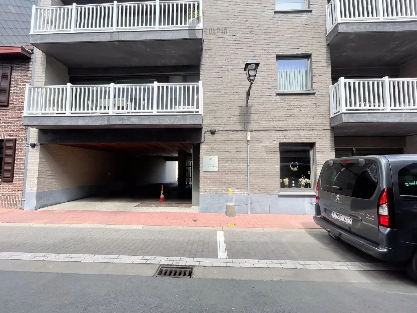 Afgesloten garagebox in garagecomplex op centrale ligging in Heist centrum foto 9