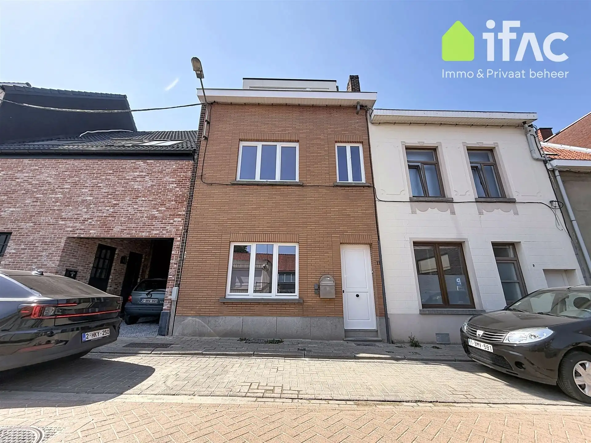 Lichtrijke gerenoveerde rijwoning met zonnig terras foto 21