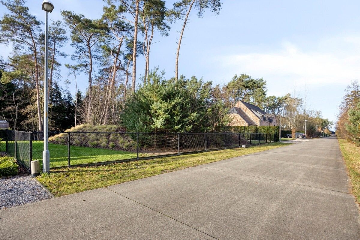 Ruim ingedeelde en kwalitatief afgewerkte villa op een mooi perceel met naastgelegen bouwgrond. foto 41